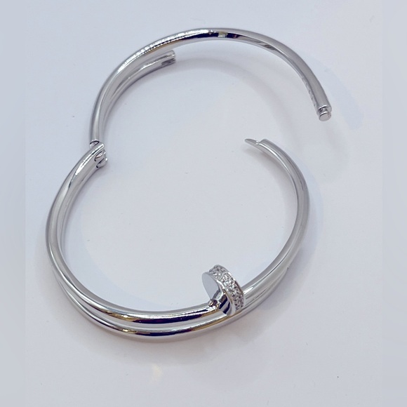 Elegant Silver Nail Bracelet - Picture 4 of 6